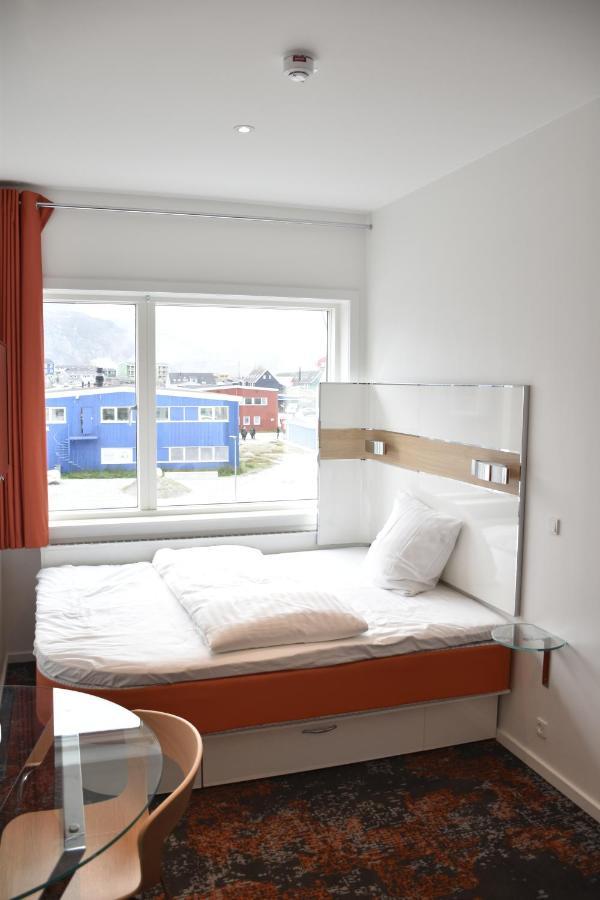 Hhe Express Hotel Nuuk Exterior photo