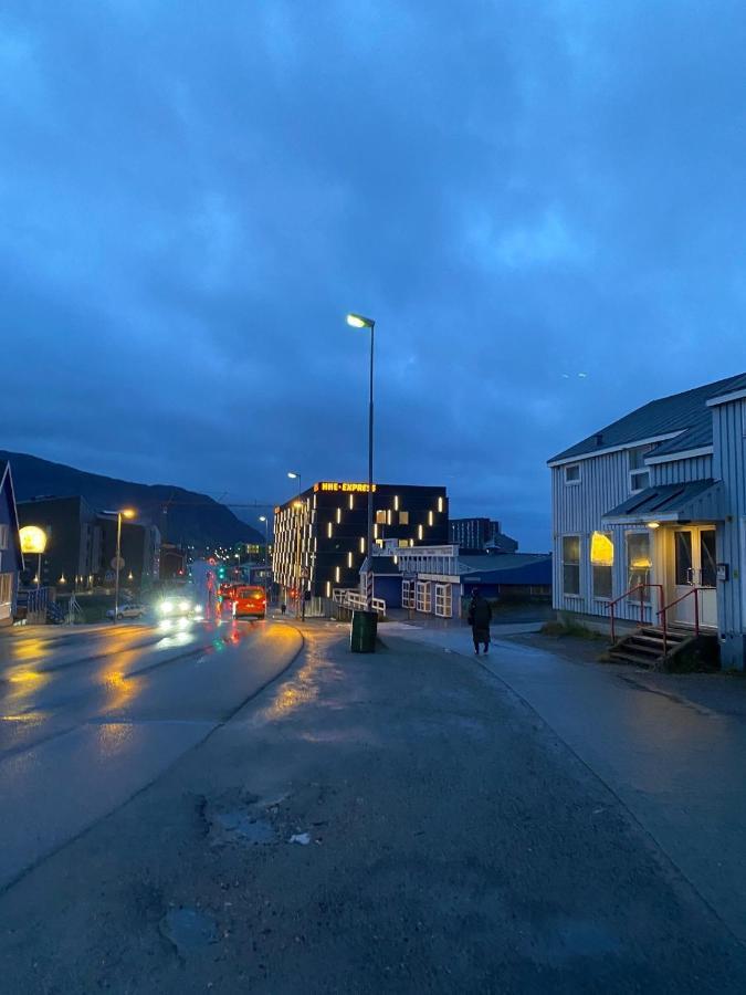 Hhe Express Hotel Nuuk Exterior photo